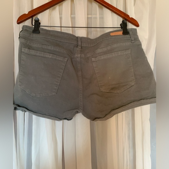 Articles of society green khaki shorts, Size 31 - Picture 2 of 4